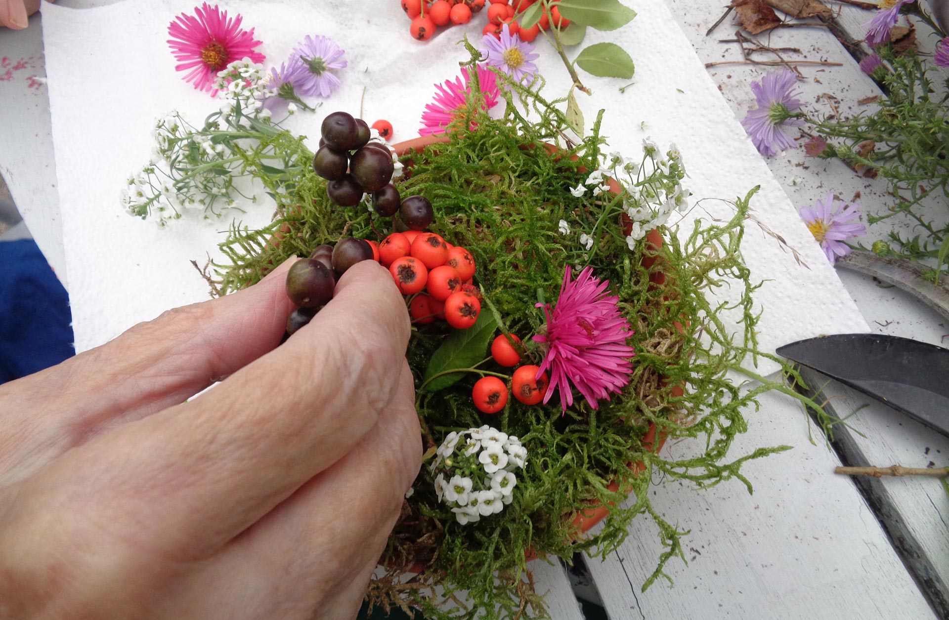 Arbeiten im Therapiegarten von Gartentherapeutin Annegret Huth