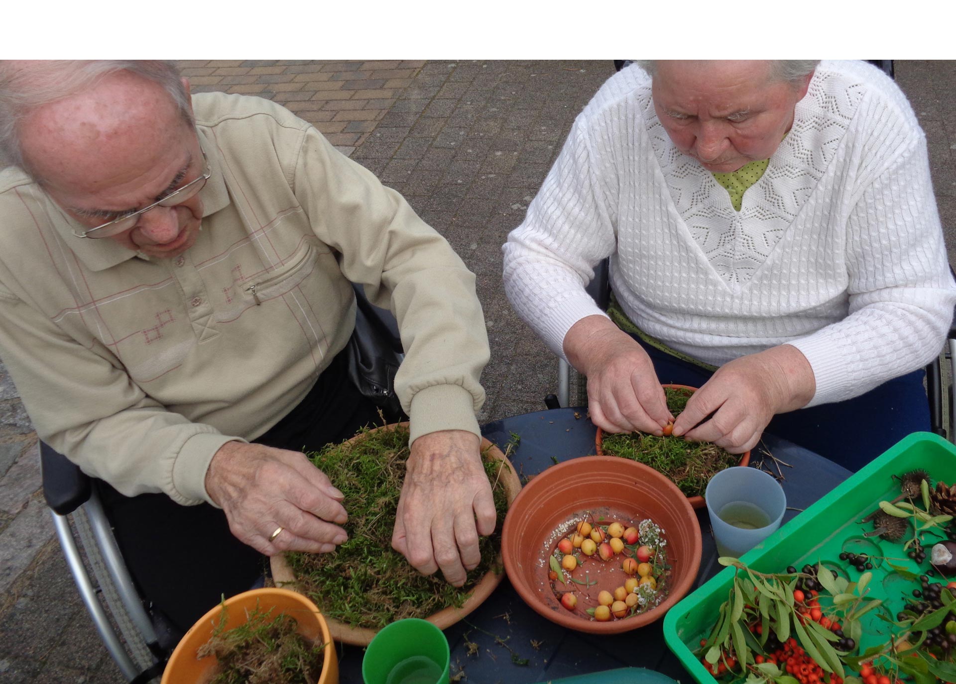 Arbeiten im Therapiegarten von Gartentherapeutin Annegret Huth