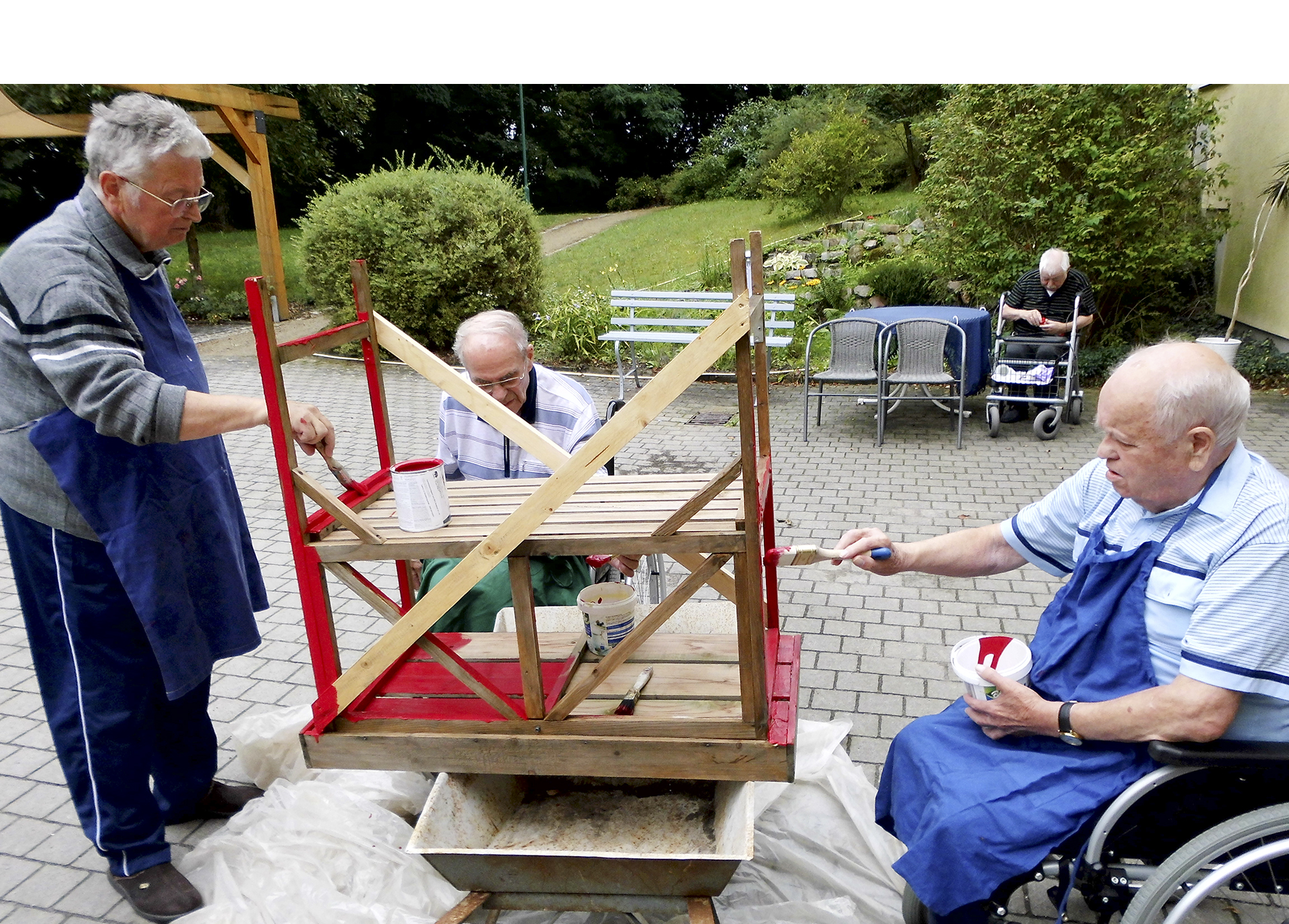 Arbeiten im Therapiegarten von Gartentherapeutin Annegret Huth